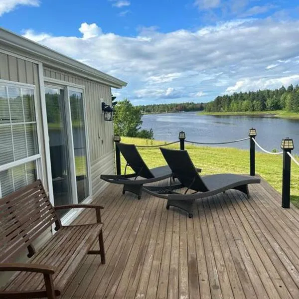 2 Bedroom Private Waterfront Getaway, hotel v destinaci Richibucto