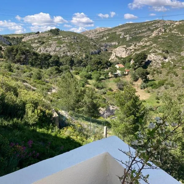 Loft dans les Collines de l'Estaque, hotel in Marseille