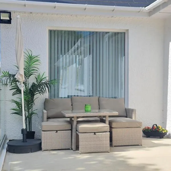 Annie's House with Thermal Health Spa, hotel in Moville