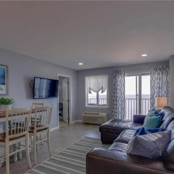 Coastal Beach Condo-Amazing View & Indoor Pool 13th Floor, khách sạn ở Virginia Beach