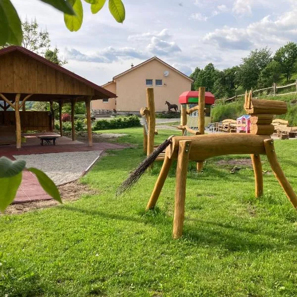 Jazdecký areál Budička, hotel in Trnie
