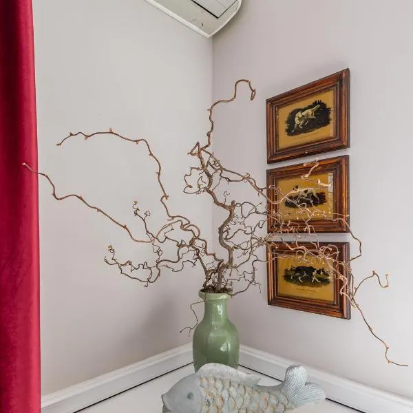 Cozy apartments by the river near old town, отель в Каунасе