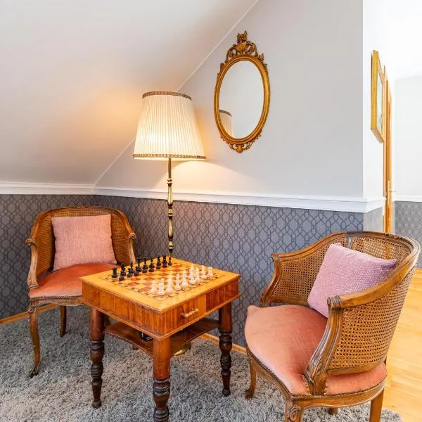 Cozy apartments by the river near old town, hotelli Kaunasissa