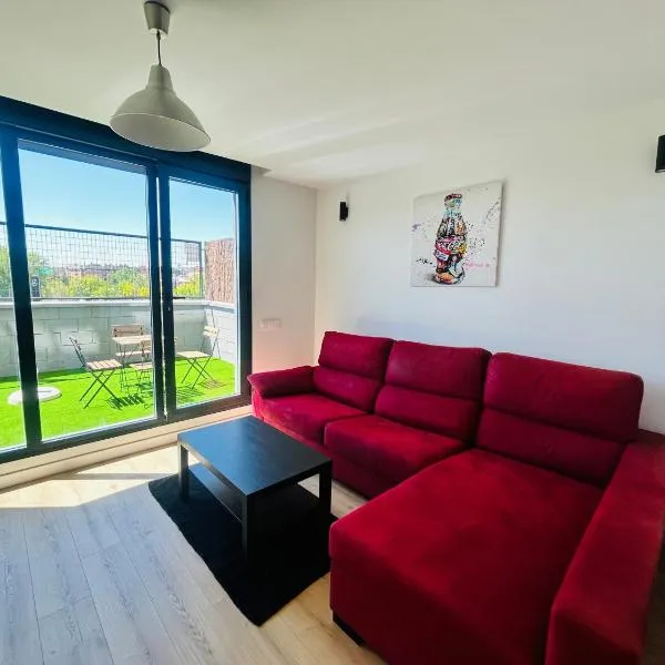 Apartamento con piscina, terraza jardín y Netflix, hotel v mestu San Sebastián de los Reyes