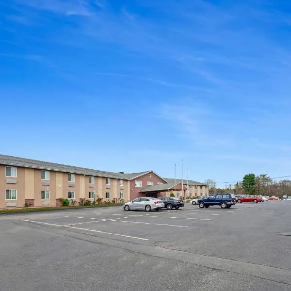 Americas Best Value Inn Foxboro, hotel in Mansfield