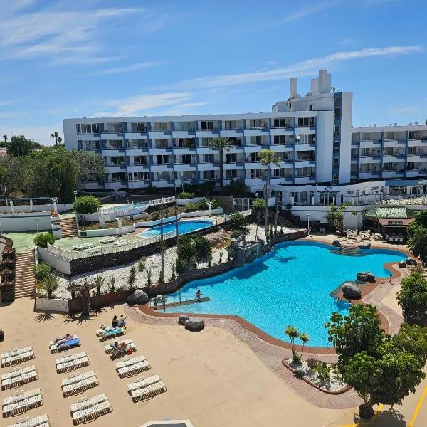 Corbeta 427 aircon and 3 pools, hotel in San Miguel de Abona