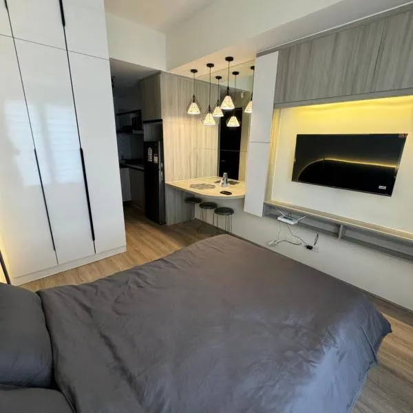 Studio Unit 5 mins to IT Park with Pool, Wifi & Netflix, hotel in Cebu City