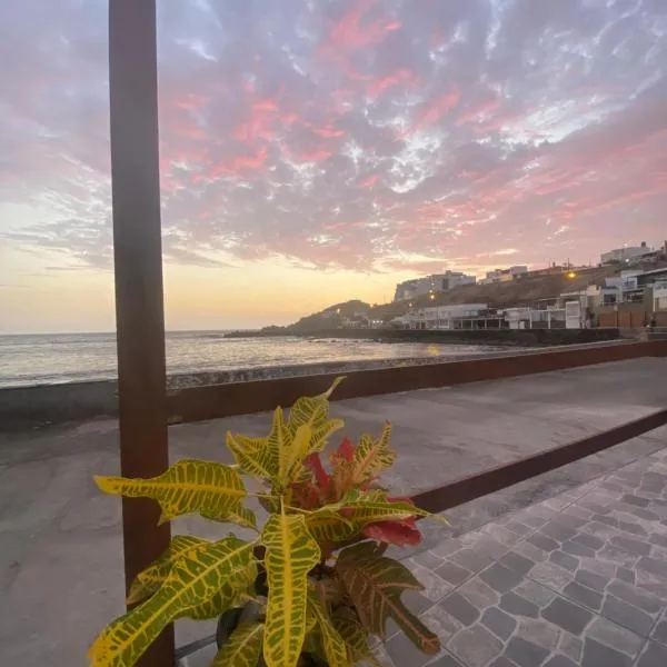 BAHÍA SUR HOUSE - San Bartolo, hotel en Playa de Santa María