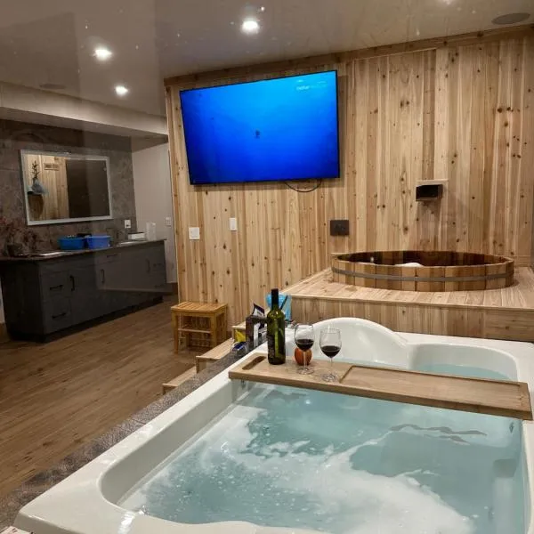 Romantic Luxury Retreat with Private Sauna & Spa, Pet Friendly, Elkside Hideout B&B, ξενοδοχείο στο Κάνμορ
