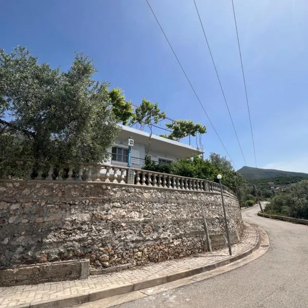 Petra Oliva Apartment, hotel v destinaci Dhërmi