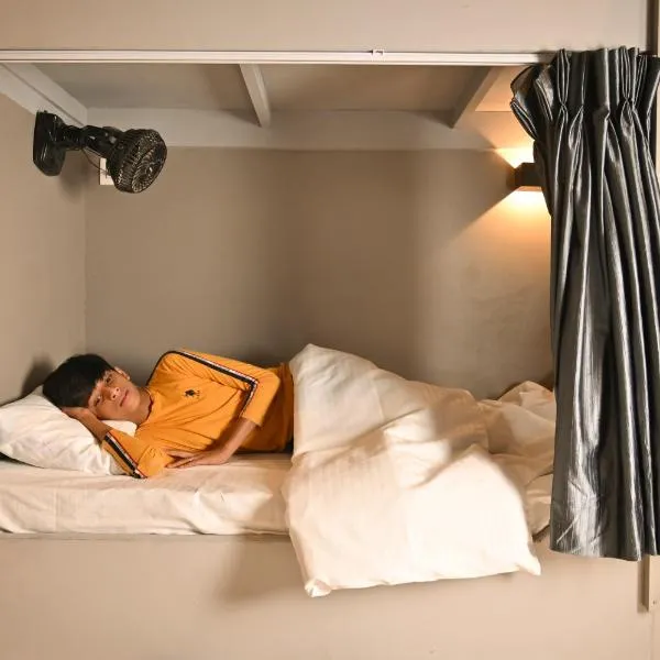 Bed & Bread Dormitory, hotel in Bharuch