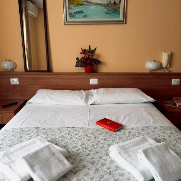 Albergo Trattoria AL TAJ, hotel em Sevegliano