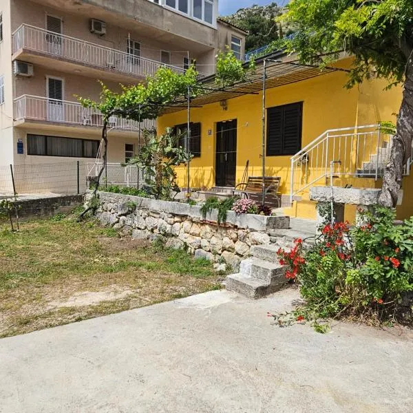 Apartman Ljubo, khách sạn ở Podgora
