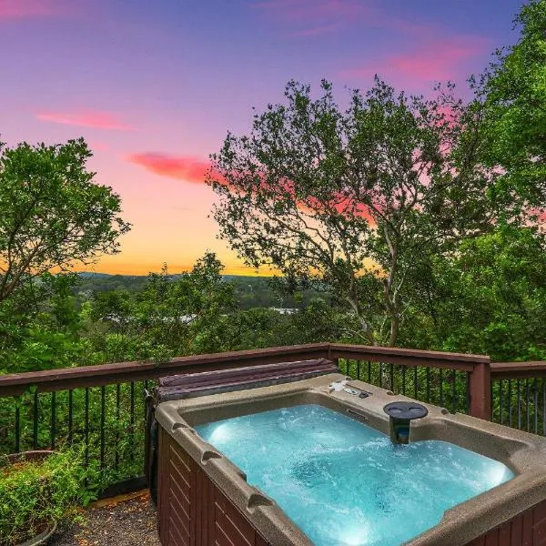 Clutter Falls Retreat - Main House, hotel in New Braunfels