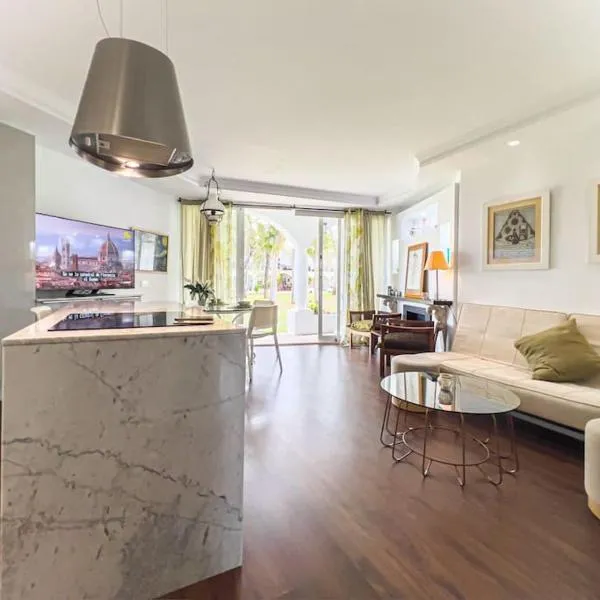 Apartamento Andrea con piscina, hotel em Marbella