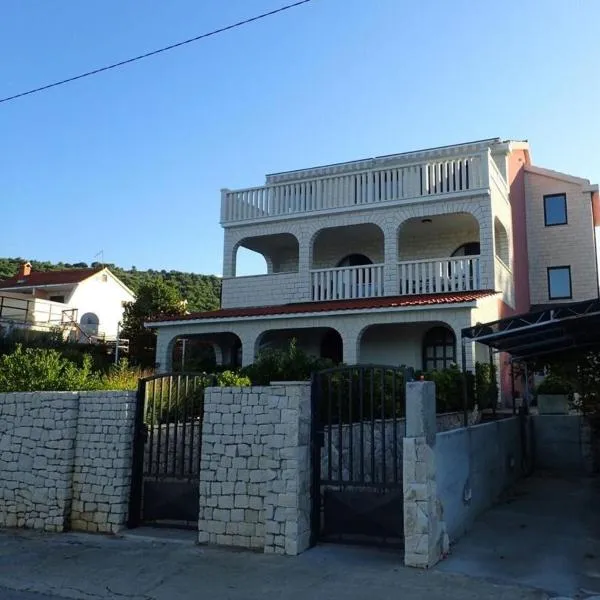 Apartman Daisy, מלון בסלאטינה