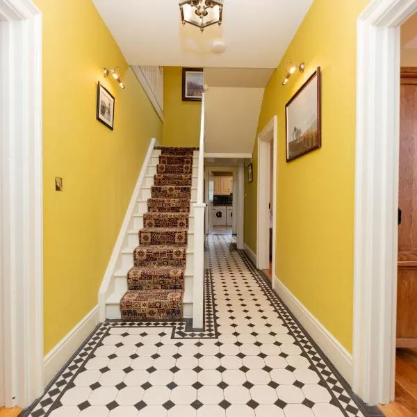 Historic Luxury House, hotel in Corrofin