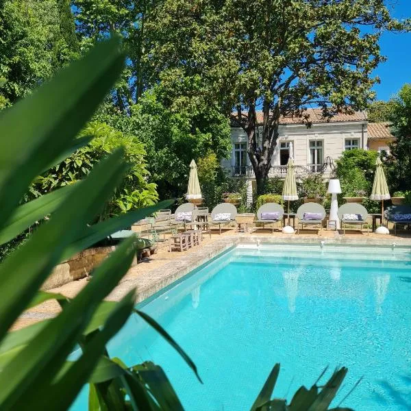 Villa Aigarden maison d'hôtes: Avignon şehrinde bir otel