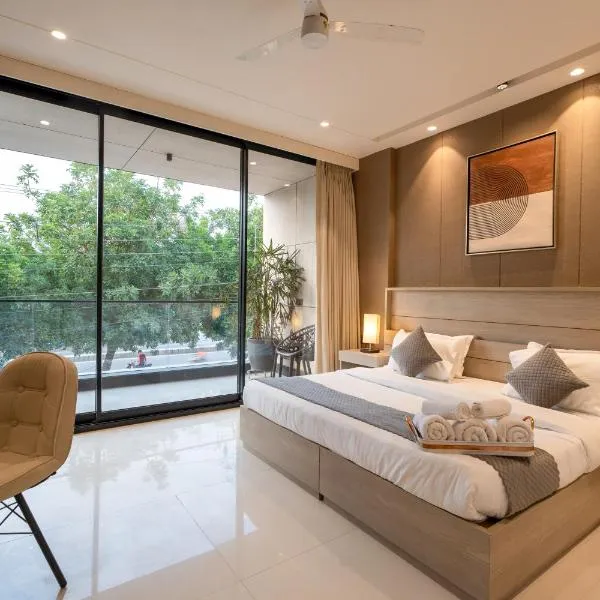 The Lodgers Luxury Hotel Near Golf Course Road Gurgaon、グルガオンのホテル
