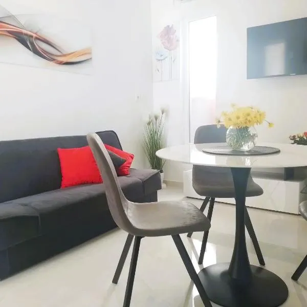 Vale, hotel a Pirovac