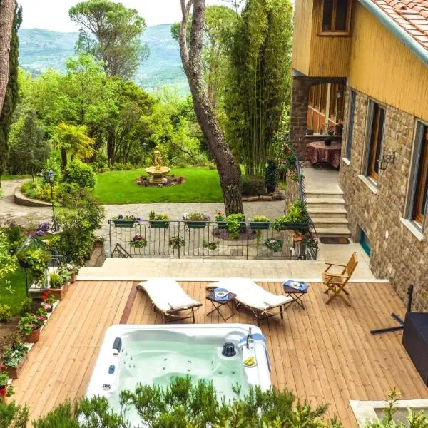Majestic Villa in Hills of Florence with Gardens Gym Jacuzzi and Sauna, hotel v destinaci Fiesole