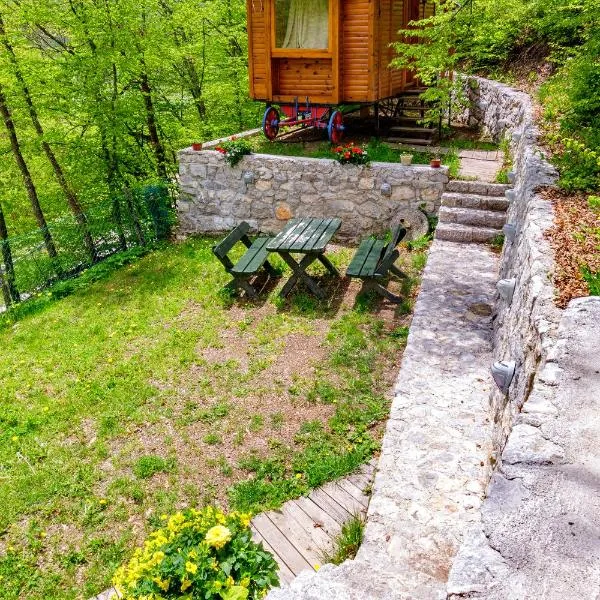 Brvnara Nomad Tri Zvezde, hotel u gradu Kokin Brod