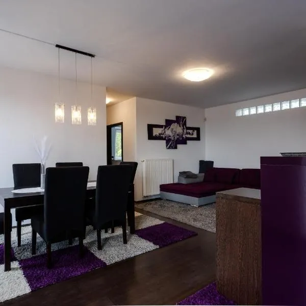 Six Corners Mystic Corner City View Balcony Apartment, hotel a Pécs