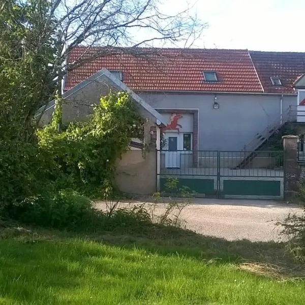 Gîte de groupe, hotel in Dixmont