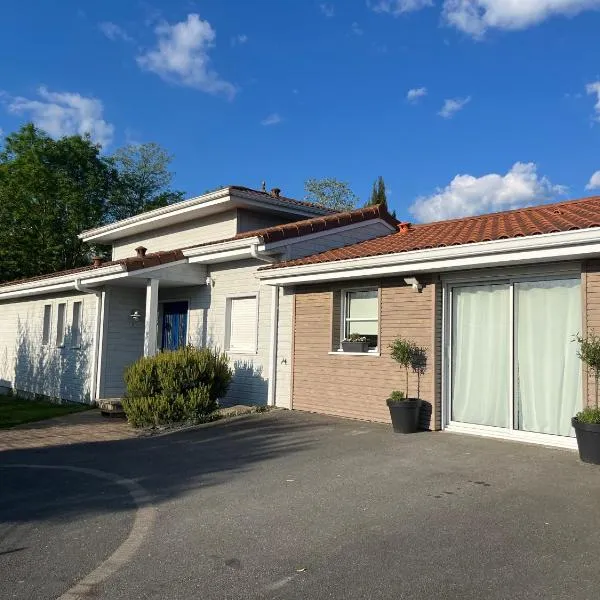 Gîte BEN & NAD proche du Puy DuFou – hotel w mieście Saint-Aubin-des-Ormeaux