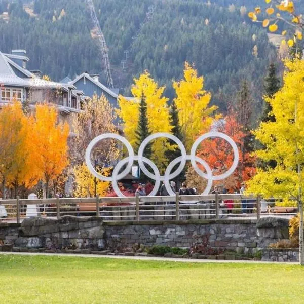 Bear Lodge, Whistler Village - Spectacular Location on Village Stroll, Designer Remodel, hotel v destinaci Whistler