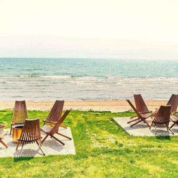 TheLongBeachResort - Beachfront Cottages & Townhouse Suites, хотел в Wainfleet