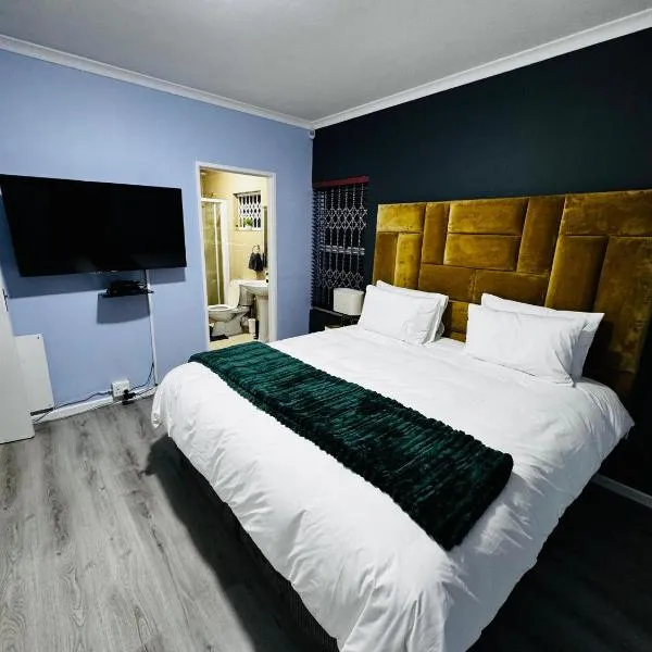 Blue Lily Haven Cape Town Self Catering Home, hotel in Cape Town