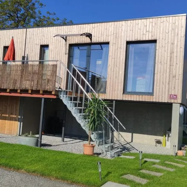 Little Tiny Village Haus 2, hotel i Fußach