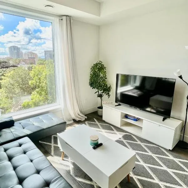 Modern Queen Room-Private Bathroom, hotel in Waterloo