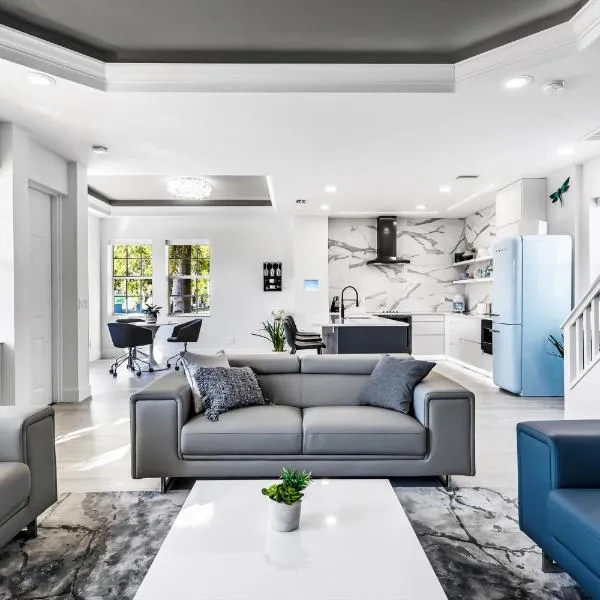 Chic & Cozy River District Townhouse, hotel v destinaci Fort Myers