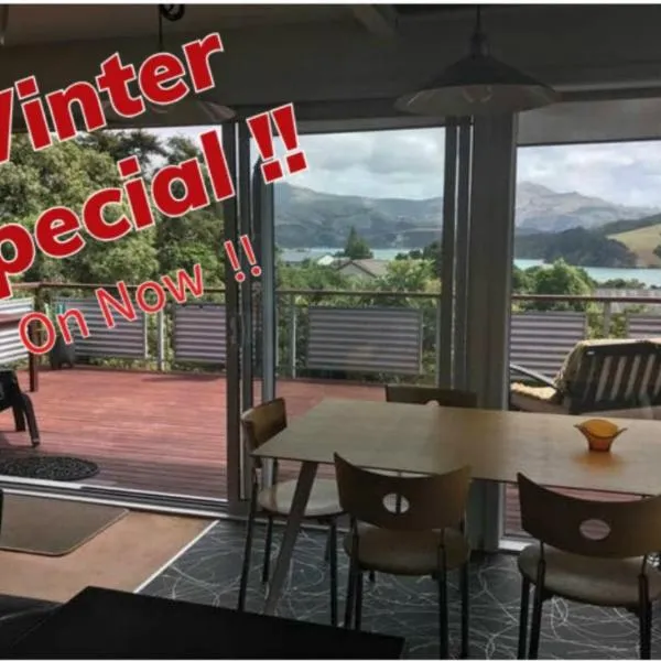 Akaroa Sunshine Views and Spa Pool !!!, hotel v destinaci Akaroa