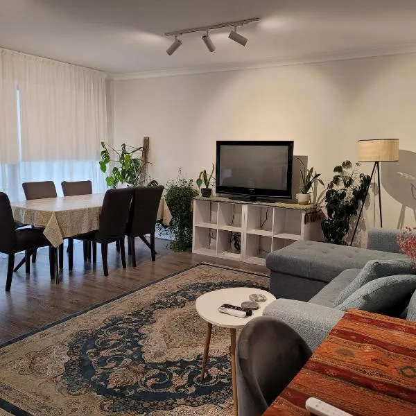 Wollert Ground Floor Entire Apartment- Close to Melbourne Airport-Free WIFI-Washer & Dryer, hotel v destinaci Wollert