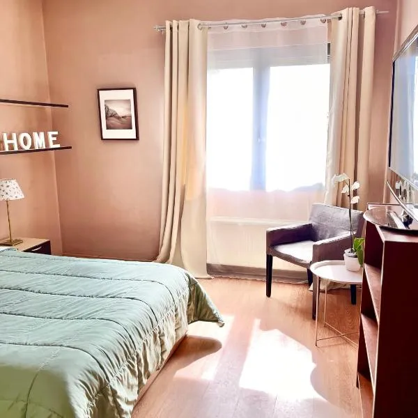 SUNNY 3, Two-bedroom apartment with parking, hotel in Komotini