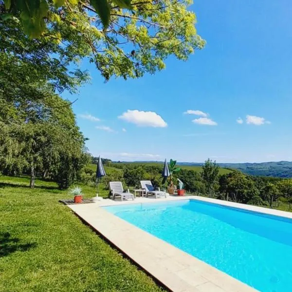 La croix des Landes gîte ou chambre d'hôte avec piscine à Chouvigny, hotel in Louroux-de-Bouble