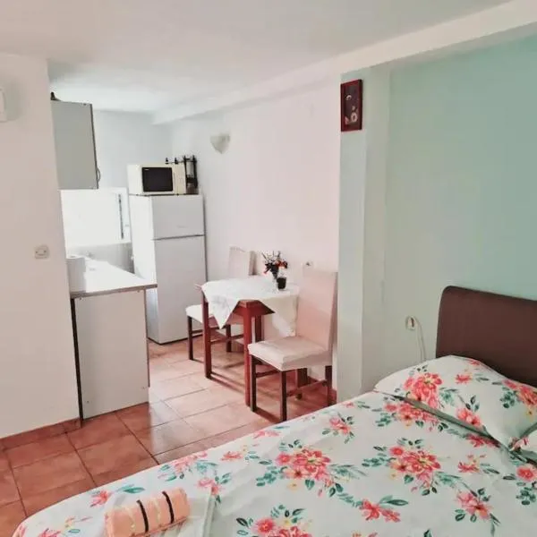 Studio apartment SKY, khách sạn ở Vis