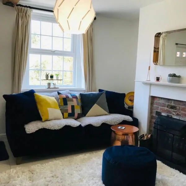 Newly Renovated 5 Star Cosy-Up Romantic Cottage Longleat & Centre Parcs 5 min, hotel v destinaci Warminster