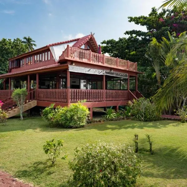 Beachfront Villa, Bang Po, hotel v destinaci Ban Bang Po