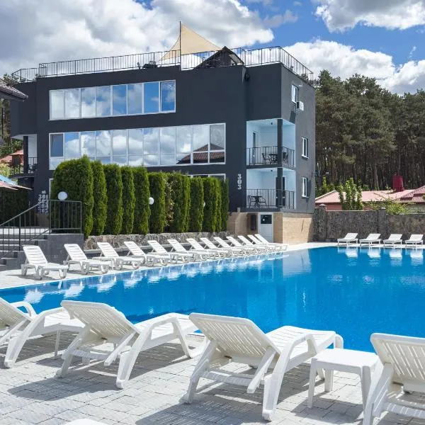 Avalon Hotel&Pool, hotel in Yelikhovichi