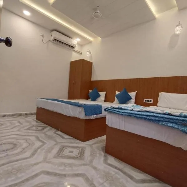 Hotel Nirmala palace ayodhya Near Shri Ram Janmabhoomi 600m, ξενοδοχείο σε Ayodhya