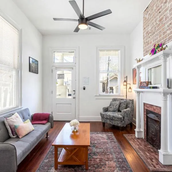 Private 2BR Condo in Uptown by Hosteeva, hotel en Nueva Orleans
