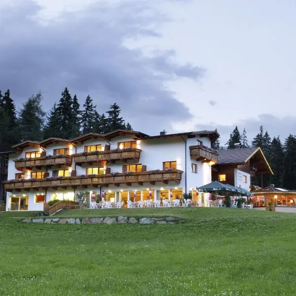 Familienhotel Moos-Alm, hotel in Lienz