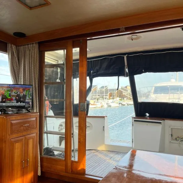 Yacht Moineau VI, ξενοδοχείο στο Ντοβίλ