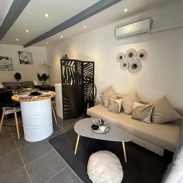 Studio dans résidence, hotel v destinaci Taradeau