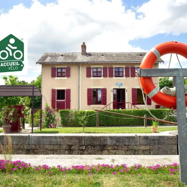 MARA RIVIERE gîte d'étape sur la vélo Francette, hotel in La Jaille-Yvon