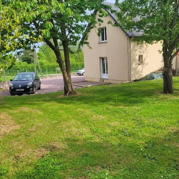 L établissement Gold Beach propose 1 maison 80m2 avec terrain 500m2 PARKING PRIVE à 4 min du port artificiel d ARROMANCHES SERVICES Accueil personnalisé lits faits serviettes ménage NETFLIX wifi SUR VELOROUTE, hotel di Ryes